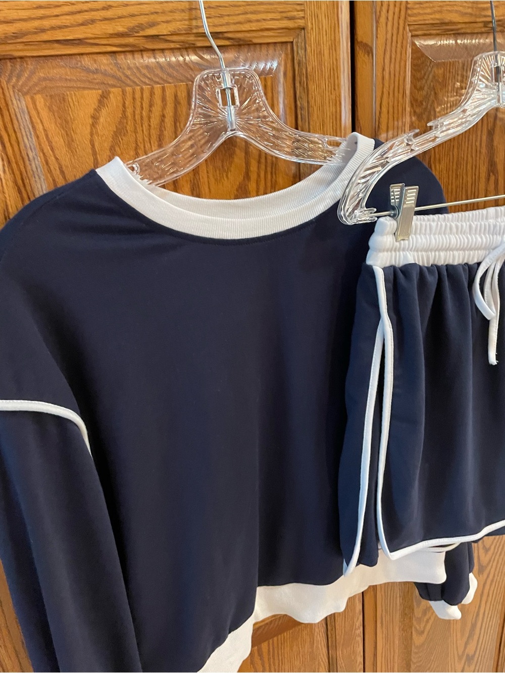 Cozy Navy and White Contrast Trim Lounge Set - Picture 4 of 5